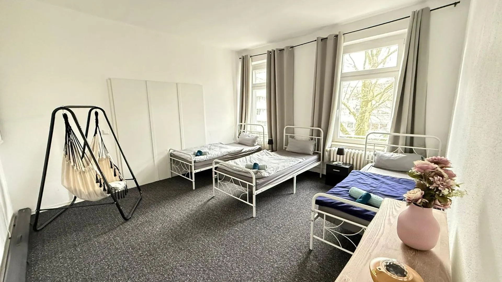 Gemuetliche, Helle, Ruhige Wohnung Im Zentrum Von Duesseldorf