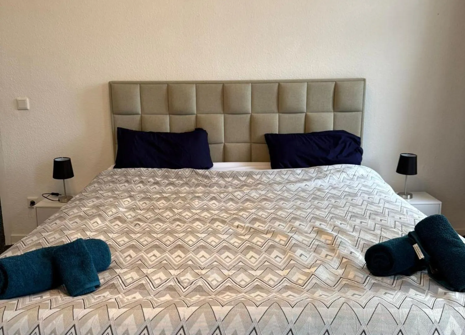 Gemuetliche, Helle, Ruhige Wohnung Im Zentrum Von Duesseldorf Apartment